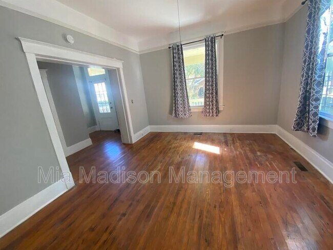 Building Photo - 1203 E Henry St