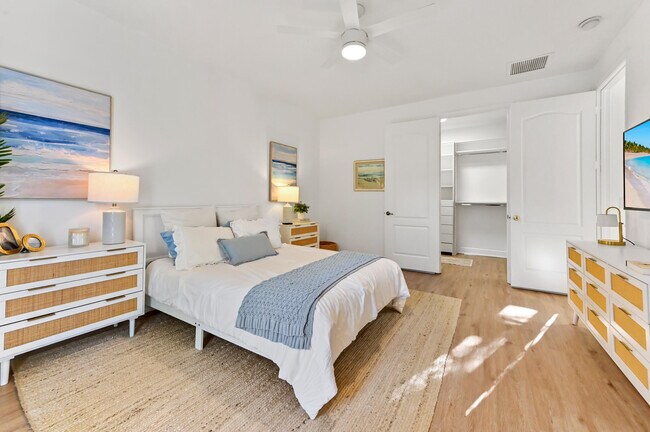 Building Photo - 642 NW 38th Cir