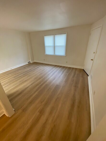 Building Photo - 32 Elsmere Blvd