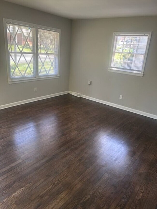 Building Photo - $500 off move in Special - 3 bedroom home