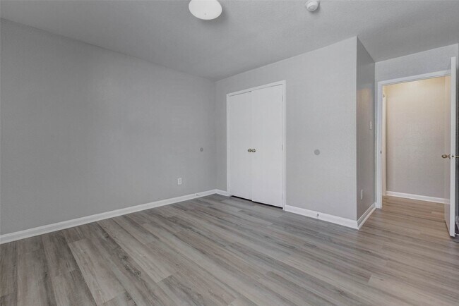 Building Photo - 9307 Grove Haven Dr