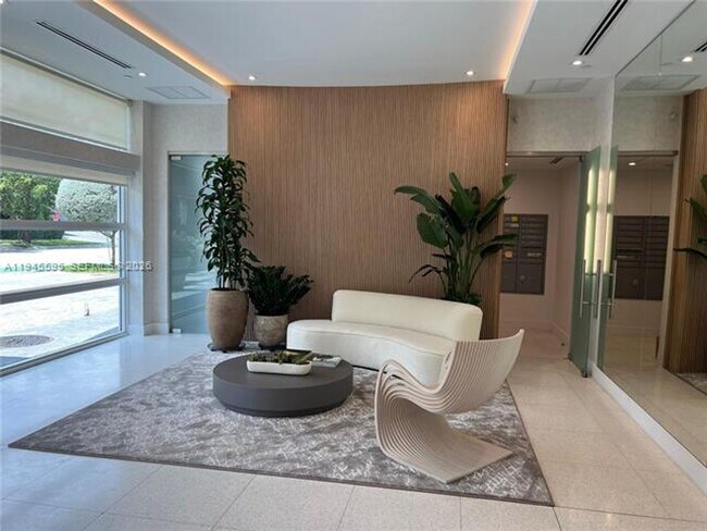 Building Photo - 9821 E Bay Harbor Dr