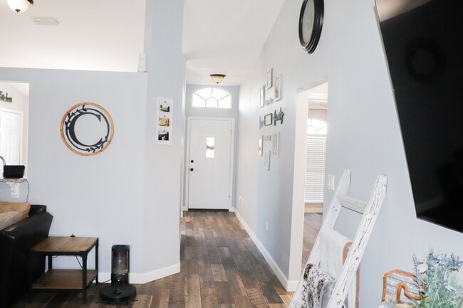 Building Photo - 5560 River Oaks Dr