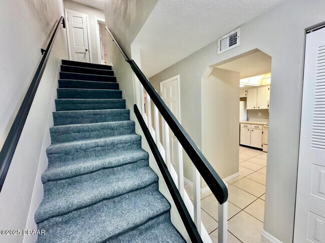 Building Photo - 2250 S Palmetto Ave