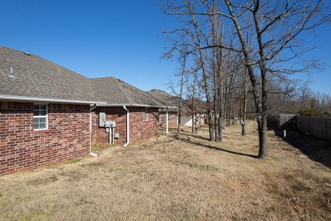 Building Photo - 5802 Park Valley Cir