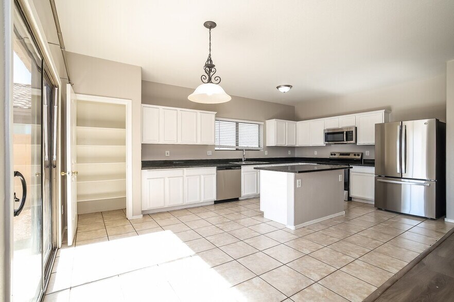 Building Photo - 2413 W Chipman Rd