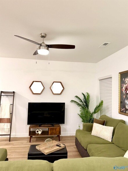 Building Photo - 7559 Discovery Pt Dr NW