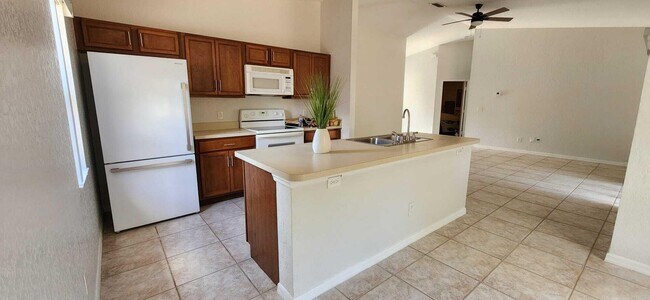 Building Photo - 1061 SW Charcoal Ave