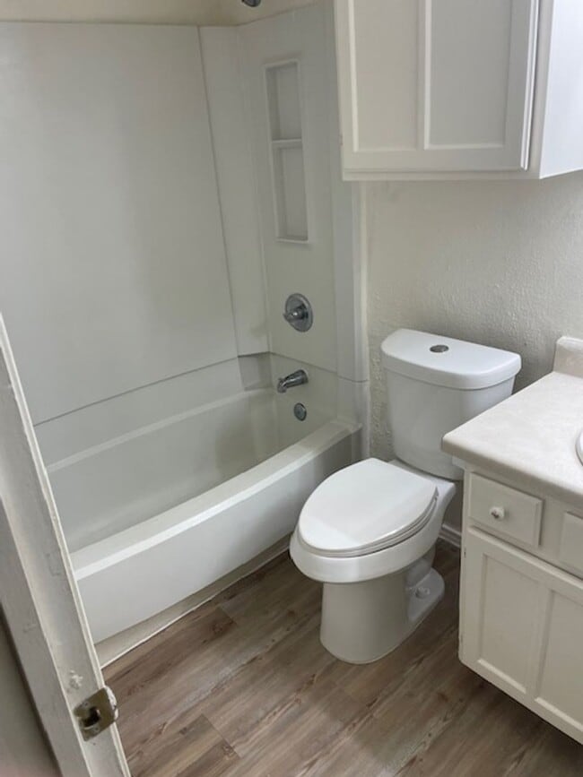 Building Photo - 716 Woodland Ct