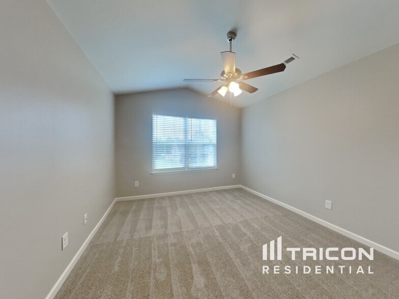 Building Photo - 4079 Village Park Ct