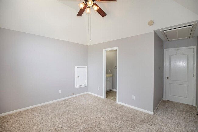 Building Photo - 2109 Enchanted Lake Dr