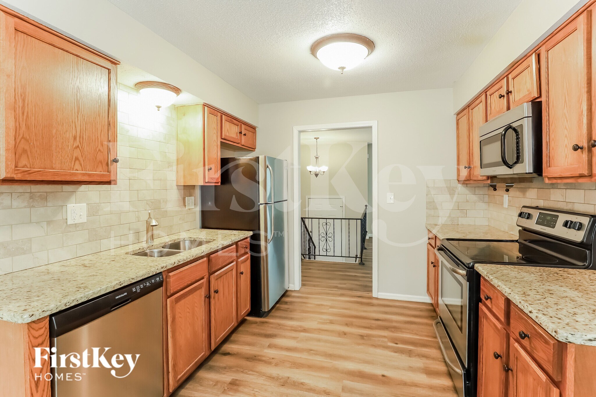 Building Photo - 5905 NW Whispering Oaks Ln