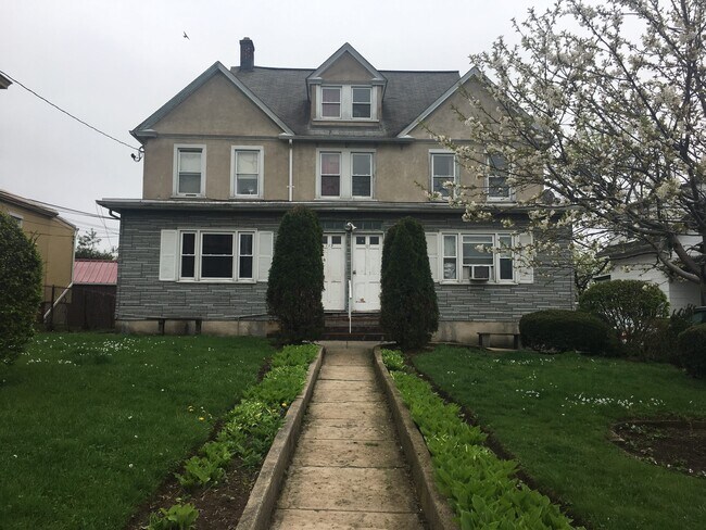 Primary Photo - 121 Smith St