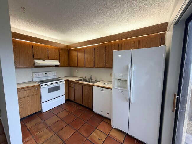 Building Photo - 37 Lake Arbor Dr
