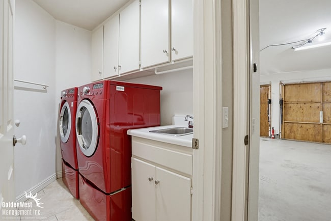 Building Photo - Charming and Spacious 4Bdm 3Ba Home in the Highly Desirable Carmel Valley Community!