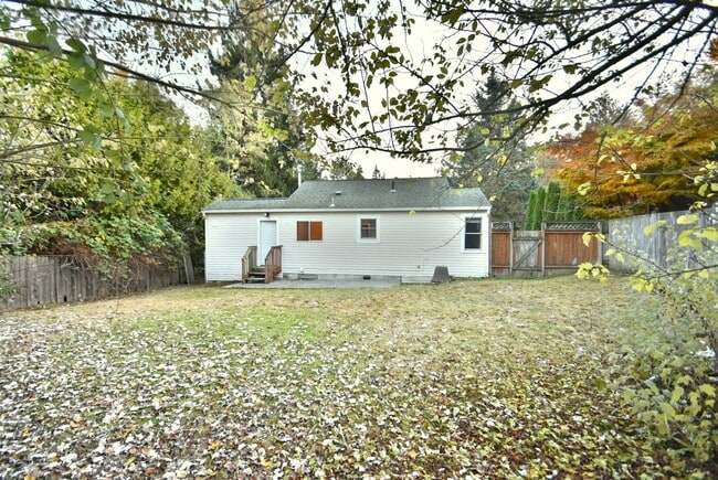 Building Photo - 2Bd/1Ba Lake Forest Park Home