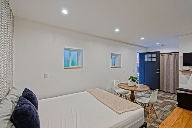 Building Photo - 200-202 39th Street