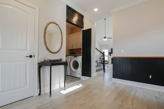 Building Photo - Pet Friendly in Sango!