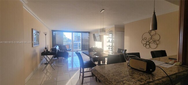 Building Photo - 3140 S Ocean Dr