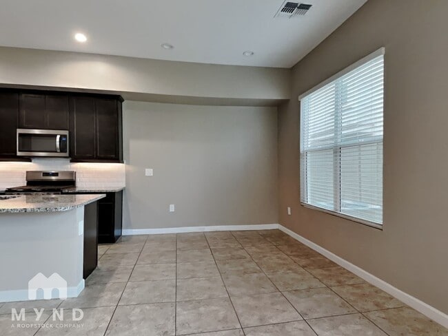 Building Photo - 4839 E Village Dr