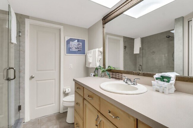 Building Photo - 4800 SW 12th Pl