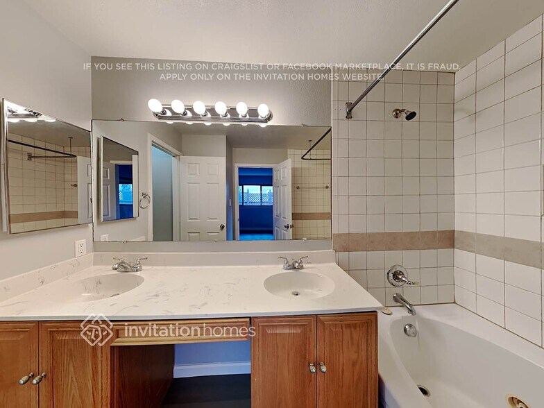 Building Photo - 1101 Woodridge Dr