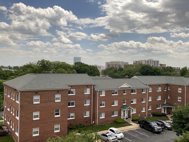 Building Photo - 801 S Greenbrier St