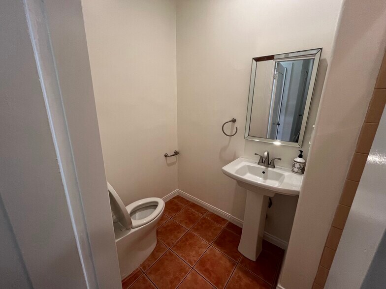 hallway full bathroom - 5761 W Olympic Blvd