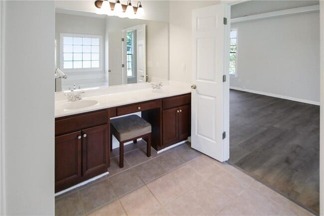 Building Photo - 258 Brookcliff Dr NE