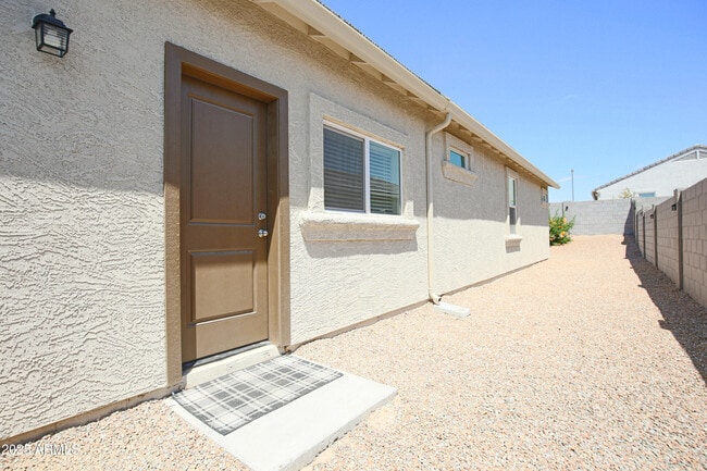 Building Photo - 24380 W Jones Ave
