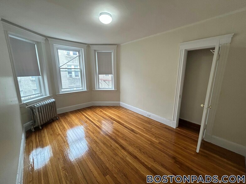 Building Photo - 1185 Boylston St