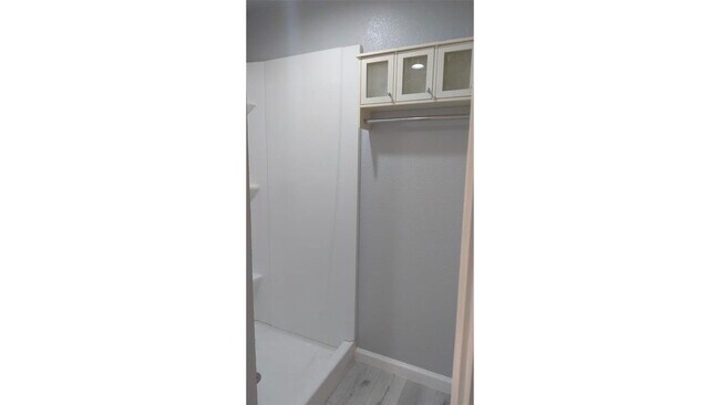 Building Photo - 7366 Meadowbrook Dr