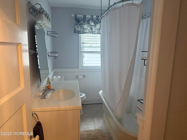 Building Photo - 128 Woodland Ave