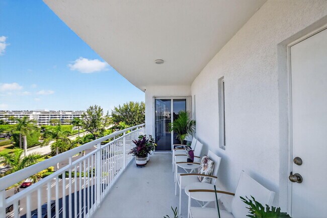 Building Photo - 2780 S Ocean Blvd