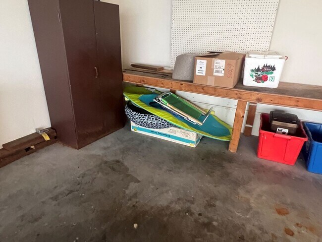 Building Photo - Nokomis/Osprey Area -- Close to beautiful ...