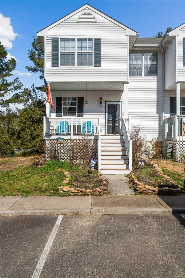 Primary Photo - ATTRACTIVE AND BRIGHT LUXURY TOWNHOME IN W...