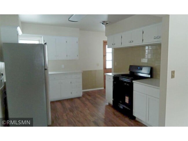 Building Photo - 4130 Glacier Ln N