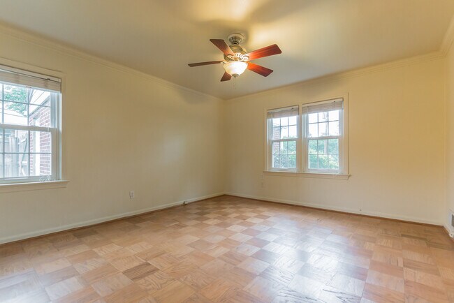 Building Photo - 9702 Bellevue Dr