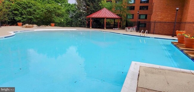 Building Photo - 1011 Arlington Blvd