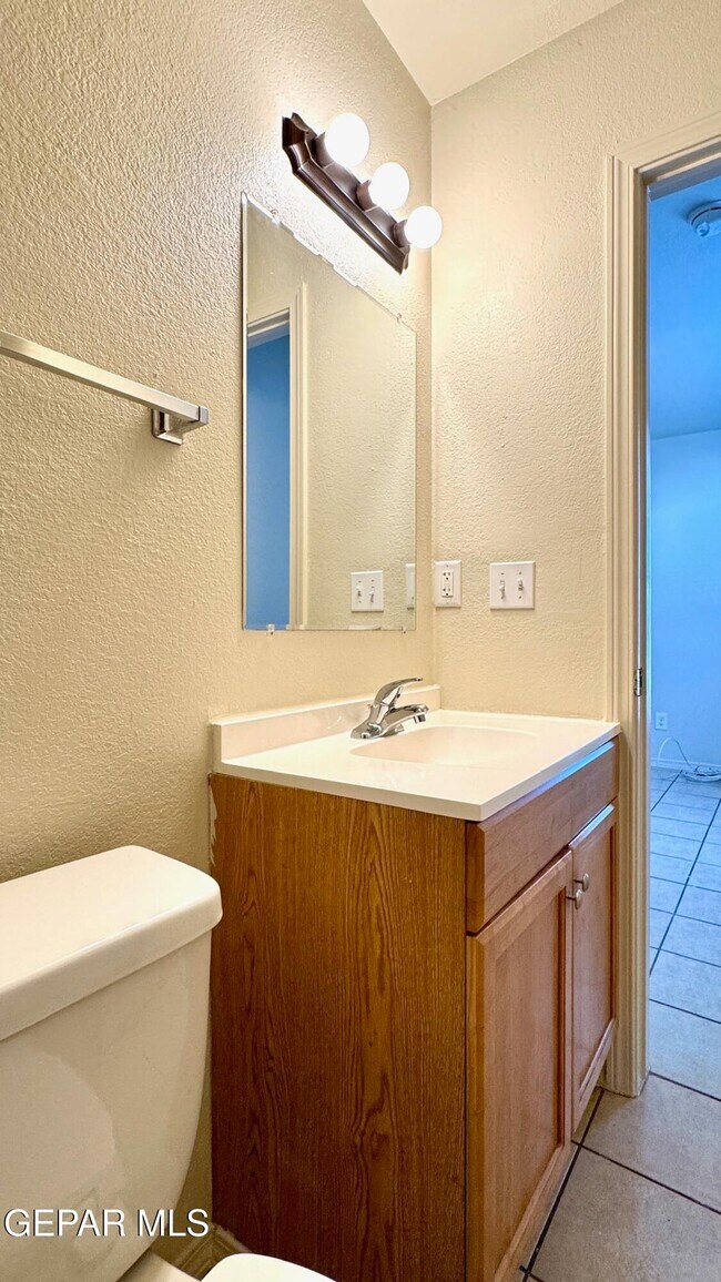 Building Photo - 8491 Roseway Dr