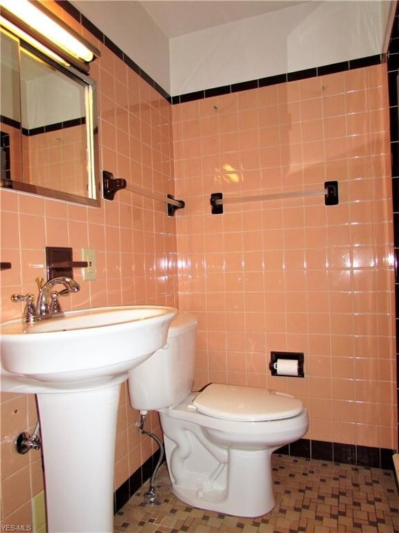 Building Photo - 11509 Lake Ave