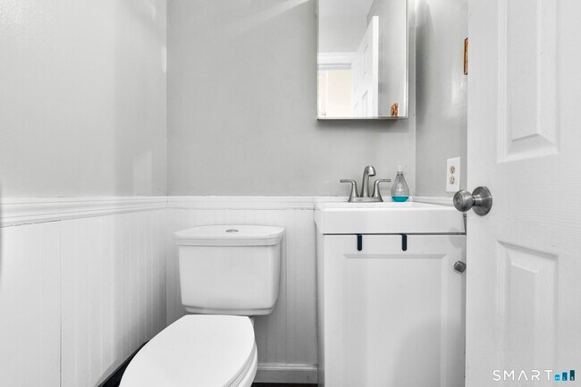 Building Photo - 84 Taylor Ave