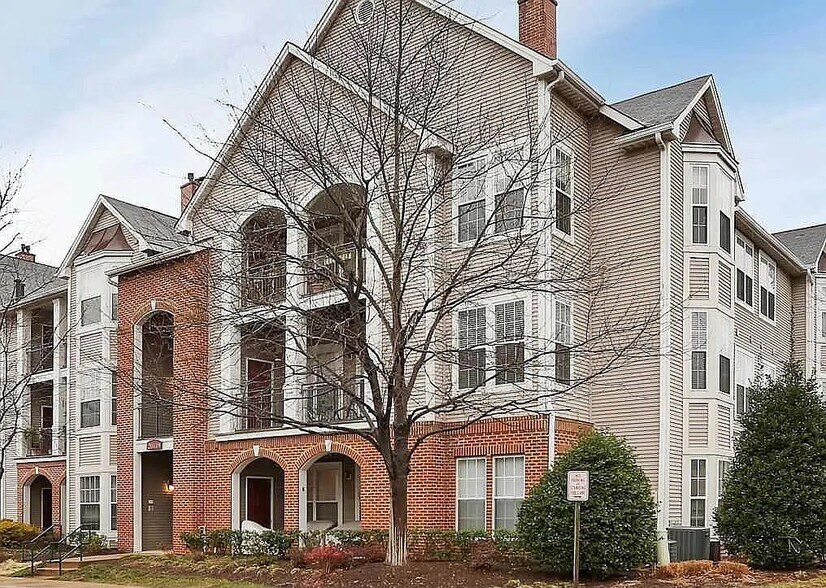 Building Photo - 20419 Riverbend Sq