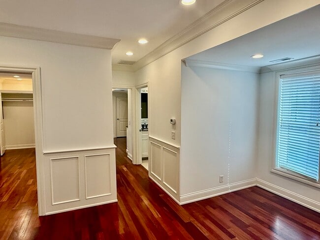 Building Photo - 1000 Ridge Rd