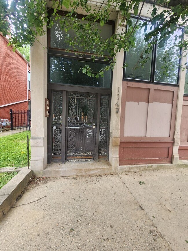 Building Photo - Light and Airy 2 bedroom 1 bathroom apartm...