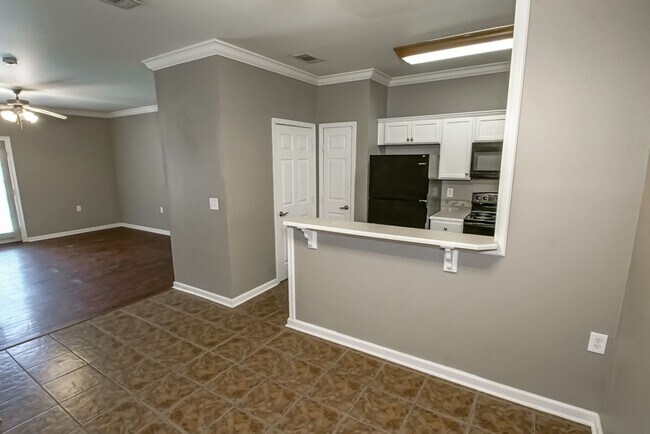 Building Photo - CONDO UNIT IN DENHAM SPRINGS