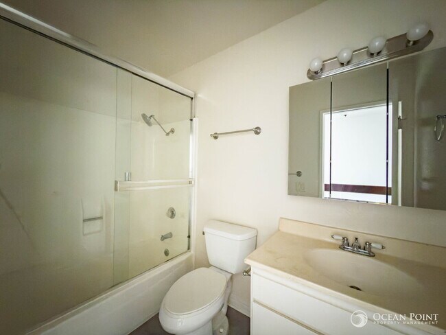 Building Photo - Charming 2 Bedroom Anacapa Condo just steps from the beach in Port Hueneme!