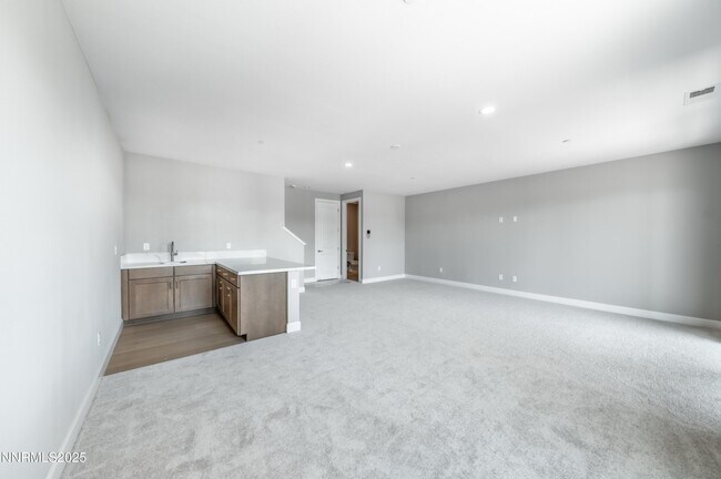 Building Photo - 1513 Golf Club Dr