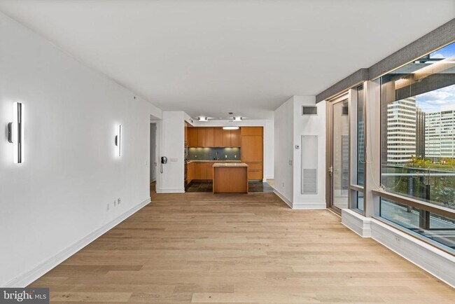 Building Photo - 1414 S Penn Square