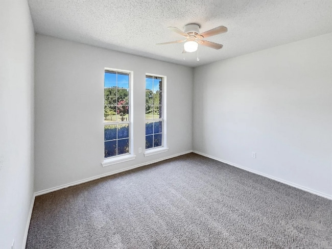 Building Photo - 116 Creekview Dr W